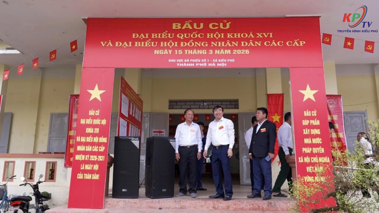 Lãnh đạo xã Kiều Phú kiểm tra, động viên các tổ bầu cử và chung vui với cử tri trong ngày hội toàn dân- Ảnh 5.