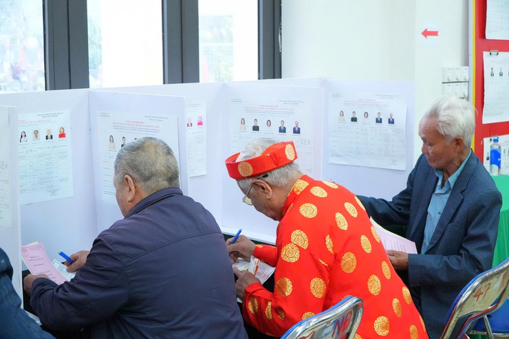 KHÔNG KHÍ KHAI MẠC BẦU CỬ ĐẠI BIỂU QUỐC HỘI KHÓA XVI VÀ ĐẠI BIỂU HĐND CÁC CẤP NHIỆM KỲ 2026 – 2031 TẠI CÁC KHU VỰC BỎ PHIẾU TRÊN ĐỊA BÀN XÃ DÂN HÒA- Ảnh 19.