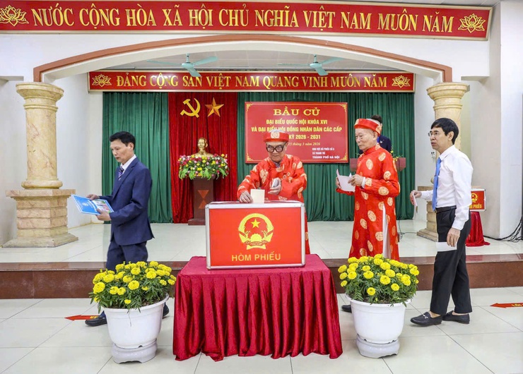 Cử tri thôn Cổ Điển B, khu vực bỏ phiếu số 8 xã Thanh Trì tích cực tham gia bỏ phiếu- Ảnh 2.