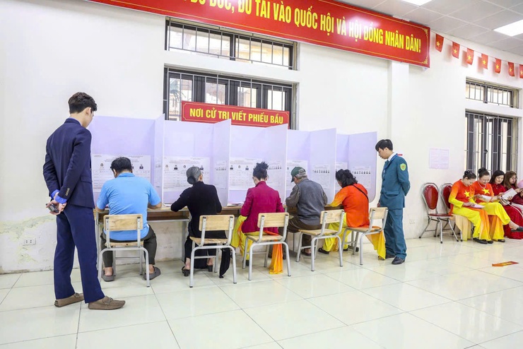 Cử tri thôn Cổ Điển B, khu vực bỏ phiếu số 8 xã Thanh Trì tích cực tham gia bỏ phiếu- Ảnh 4.