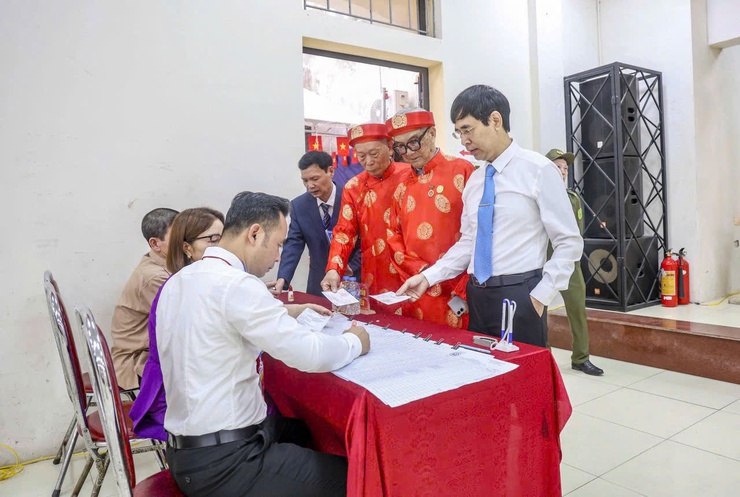 Cử tri thôn Cổ Điển B, khu vực bỏ phiếu số 8 xã Thanh Trì tích cực tham gia bỏ phiếu- Ảnh 12.