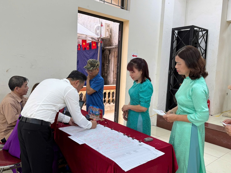 Cử tri thôn Cổ Điển B, khu vực bỏ phiếu số 8 xã Thanh Trì tích cực tham gia bỏ phiếu- Ảnh 8.