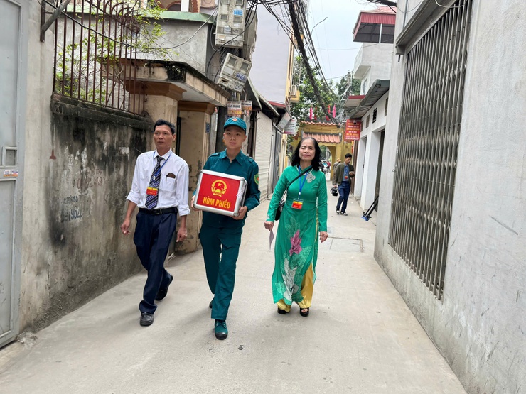Cử tri thôn Cổ Điển B, khu vực bỏ phiếu số 8 xã Thanh Trì tích cực tham gia bỏ phiếu- Ảnh 11.