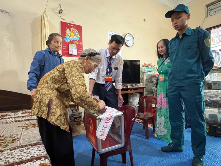 Cử tri thôn Cổ Điển B, khu vực bỏ phiếu số 8 xã Thanh Trì tích cực tham gia bỏ phiếu- Ảnh 10.