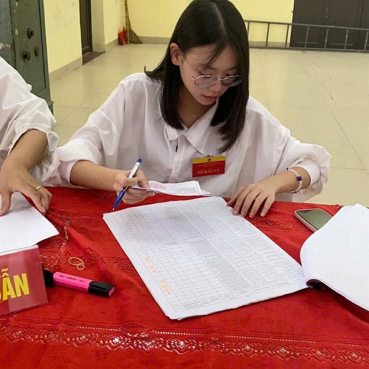 ĐOÀN VIÊN, THANH NIÊN XÃ HƯNG ĐẠO TÍCH CỰC HỖ TRỢ TẠI CÁC ĐIỂM BỎ PHIẾU- Ảnh 5.