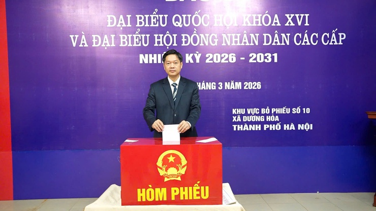 Đồng chí Bí thư Đảng uỷ xã dự Khai mạc và bỏ phiếu bầu cử tại khu vực bỏ phiếu số 10 thôn Chàng Chợ- Ảnh 6.