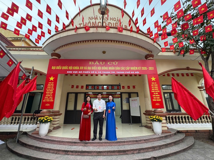 TUỔI TRẺ THANH TRÌ TÍCH CỰC HỖ TRỢ TẠI CÁC ĐIỂM BỎ PHIẾU – CHUNG TAY CHO NGÀY HỘI TOÀN DÂN- Ảnh 1.