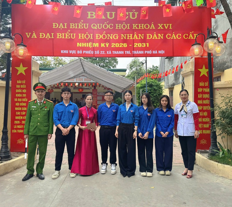 TUỔI TRẺ THANH TRÌ TÍCH CỰC HỖ TRỢ TẠI CÁC ĐIỂM BỎ PHIẾU – CHUNG TAY CHO NGÀY HỘI TOÀN DÂN- Ảnh 13.