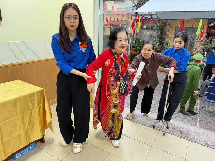 Những hình ảnh đẹp của phường Đông Ngạc trong Ngày hội toàn dân đi bầu cử- Ảnh 1.