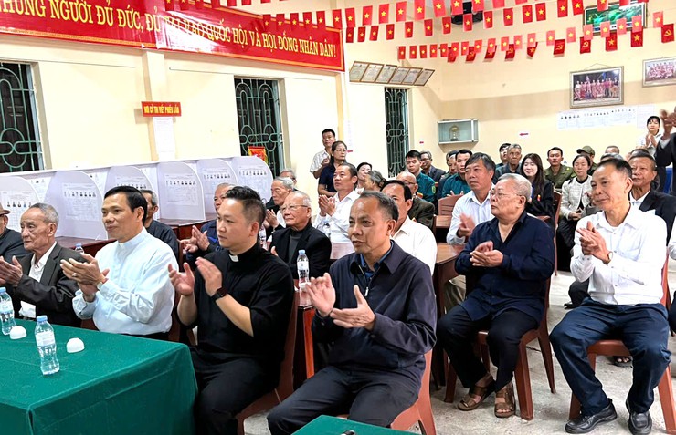 Đồng bào Công giáo xã Đại Xuyên tích cực tham gia bầu cử- Ảnh 2.