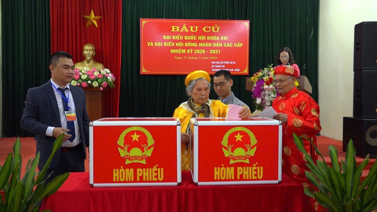 Không khí tại khu vực bỏ phiếu số 4, xã Thanh Trì rộn ràng trong ngày bầu cử- Ảnh 7.