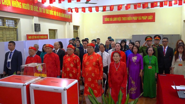 Không khí tại khu vực bỏ phiếu số 4, xã Thanh Trì rộn ràng trong ngày bầu cử- Ảnh 9.