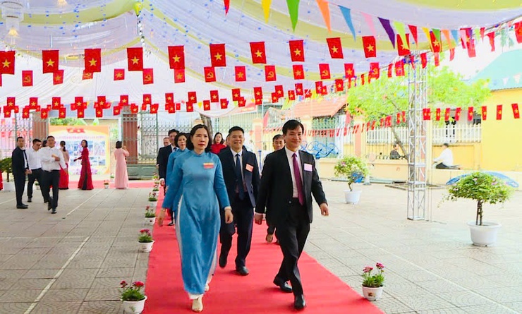 Đồng chí Chủ tịch Hội LHPN thành phố Hà Nội kiểm tra công tác tổ chức Ngày bầu cử tại xã Phúc Thọ- Ảnh 1.