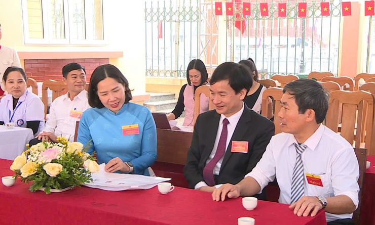 Đồng chí Chủ tịch Hội LHPN thành phố Hà Nội kiểm tra công tác tổ chức Ngày bầu cử tại xã Phúc Thọ- Ảnh 2.