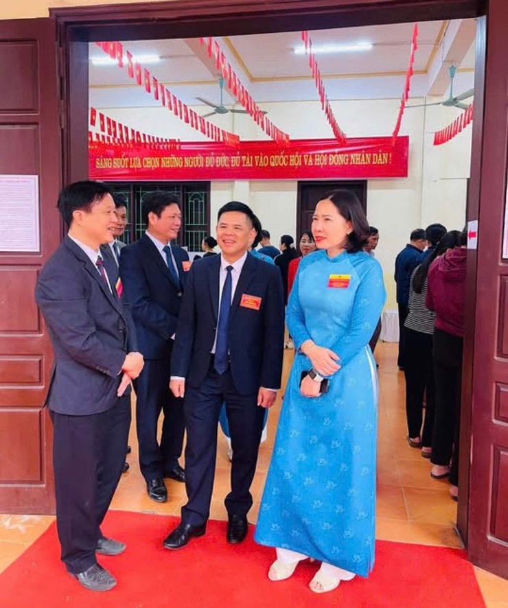 Đồng chí Chủ tịch Hội LHPN thành phố Hà Nội kiểm tra công tác tổ chức Ngày bầu cử tại xã Phúc Thọ- Ảnh 7.