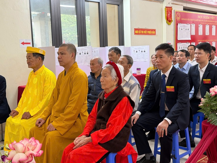  ĐỒNG CHÍ HOÀNG QUỐC ĐẠT – PHÓ BÍ THƯ THƯỜNG TRỰC ĐẢNG ỦY DỰ KHAI MẠC VÀ BỎ PHIẾU TẠI THÔN TRI LỄ 2 - Ảnh 3.