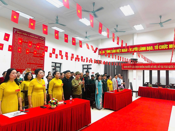  KHAI MẠC BỎ PHIẾU TẠI KHU VỰC BỎ PHIẾU SỐ 24, THÔN VẠN ĐIỂM- Ảnh 4.