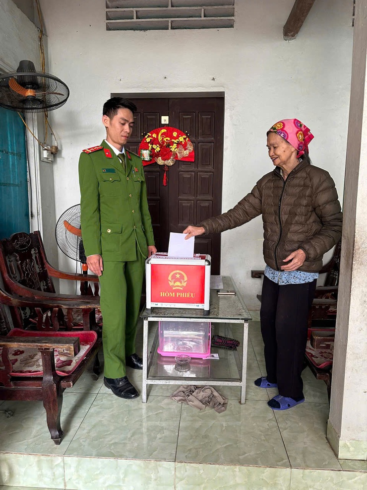 Công an xã Hát Môn chủ động bảo đảm an ninh trật tự phục vụ bầu cử- Ảnh 5.