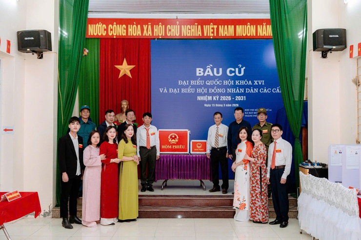 Phát huy truyền thống quê hương Hai Bà Trưng, xã Hát Môn hoàn thành sớm việc bỏ phiếu bầu- Ảnh 2.