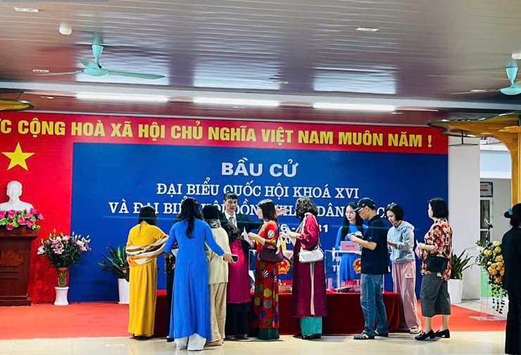 Cử tri phường Nghĩa Đô tưng bừng trong ngày hội non sông- Ảnh 7.