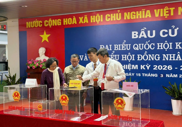 Cử tri phường Nghĩa Đô tưng bừng trong ngày hội non sông- Ảnh 1.