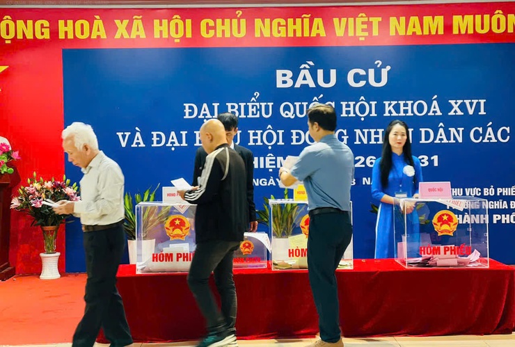 Cử tri phường Nghĩa Đô tưng bừng trong ngày hội non sông- Ảnh 8.