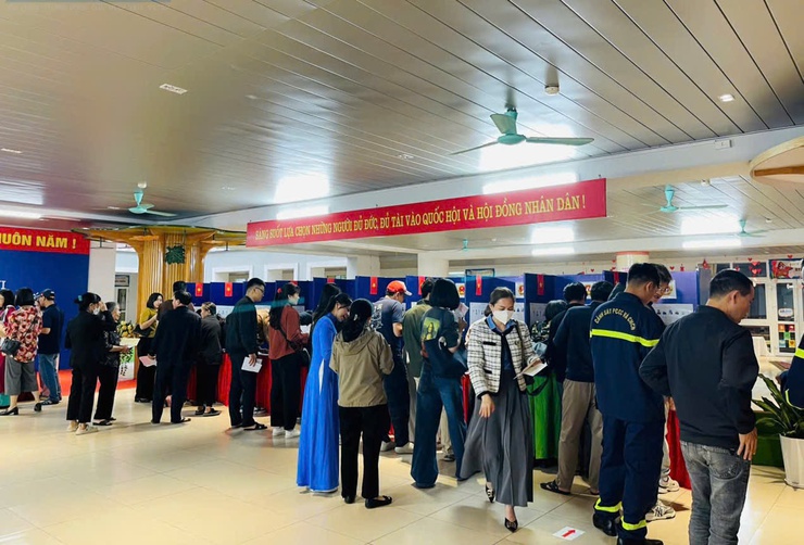 Cử tri phường Nghĩa Đô tưng bừng trong ngày hội non sông- Ảnh 6.