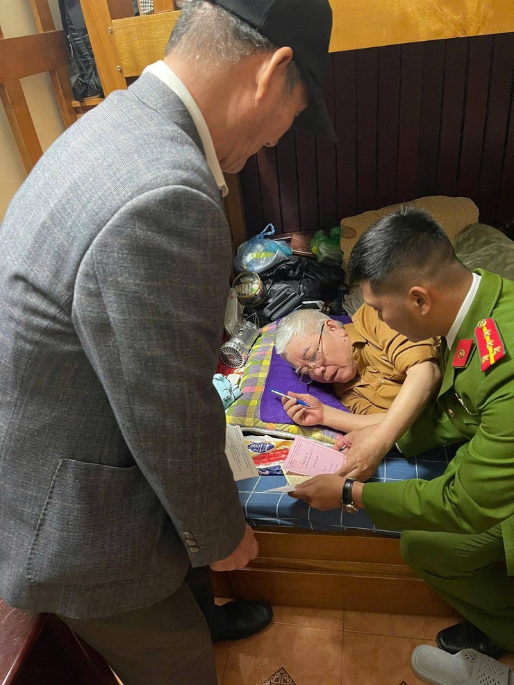 Những cử tri đặc biệt tại các khu vực bỏ phiếu của Phường Ô Chợ Dừa- Ảnh 13.