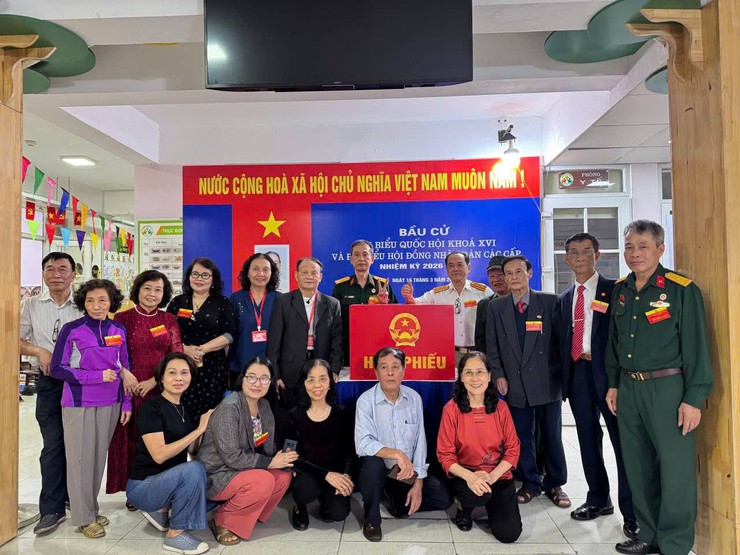 Cử tri Phường Ô Chợ Dừa tích cực tham gia ngày bầu cử- Ảnh 5.