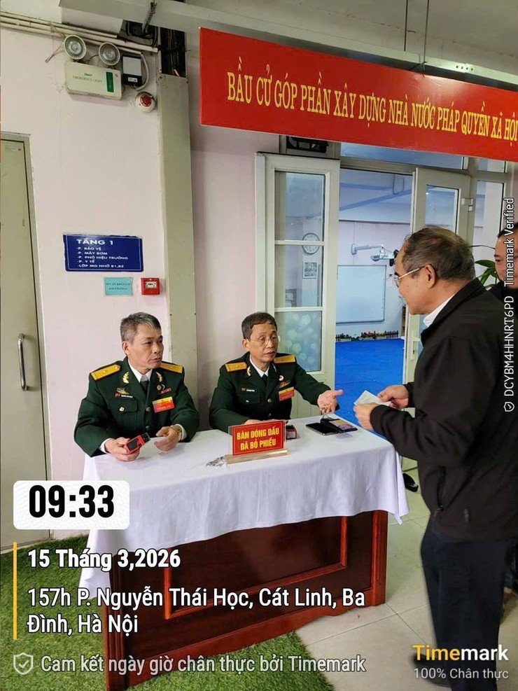 Cử tri Phường Ô Chợ Dừa tích cực tham gia ngày bầu cử- Ảnh 6.