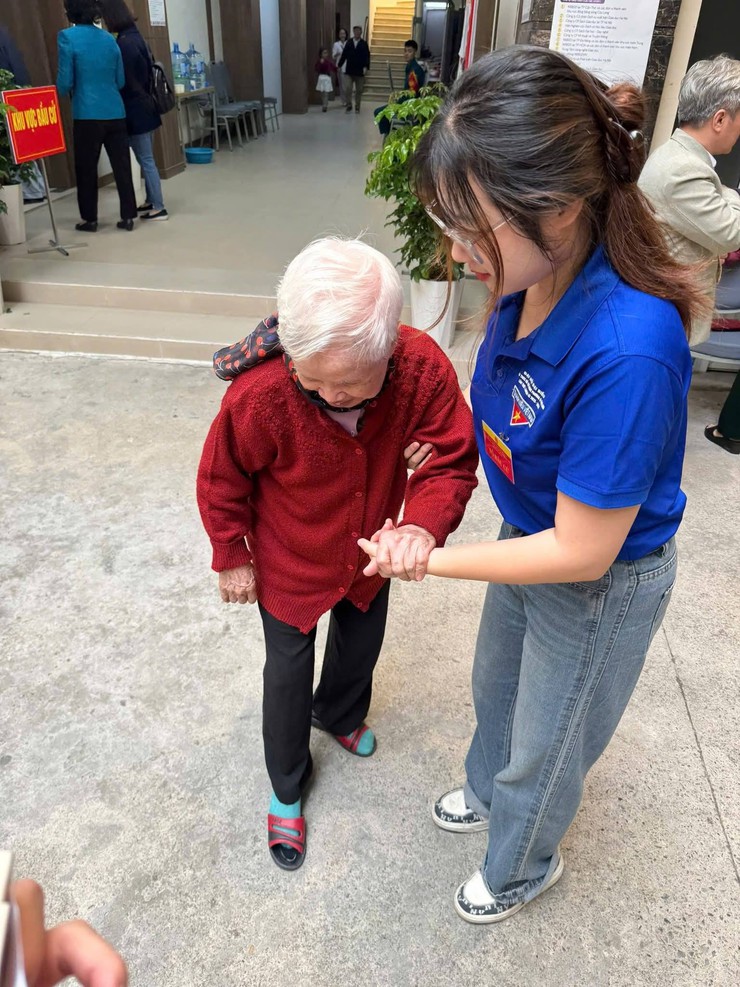 Tuổi trẻ Ô Chợ Dừa tích cực hỗ trợ Đại biểu Quốc hội khóa XVI và Đại biểu HĐND các cấp nhiệm kỳ 2026 - 2031- Ảnh 5.