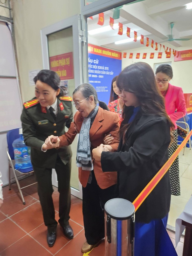 Tuổi trẻ Ô Chợ Dừa tích cực hỗ trợ Đại biểu Quốc hội khóa XVI và Đại biểu HĐND các cấp nhiệm kỳ 2026 - 2031- Ảnh 6.