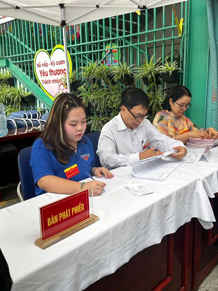 Tuổi trẻ Ô Chợ Dừa tích cực hỗ trợ Đại biểu Quốc hội khóa XVI và Đại biểu HĐND các cấp nhiệm kỳ 2026 - 2031- Ảnh 8.