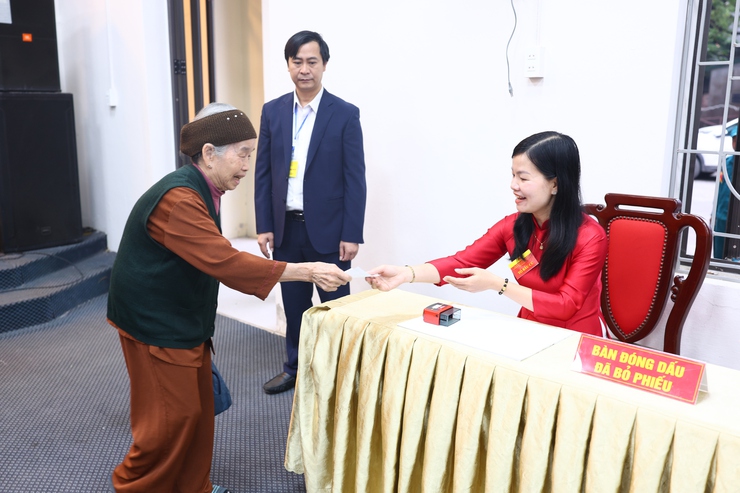 CỬ TRI XÃ THẠCH THẤT NÔ NỨC ĐI BỎ PHIẾU TRONG NGÀY HỘI LỚN CỦA ĐẤT NƯỚC- Ảnh 8.