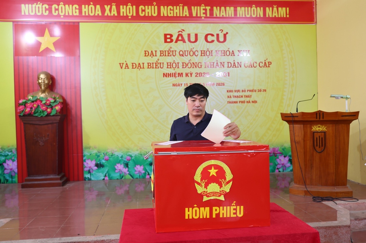 CỬ TRI XÃ THẠCH THẤT NÔ NỨC ĐI BỎ PHIẾU TRONG NGÀY HỘI LỚN CỦA ĐẤT NƯỚC- Ảnh 5.