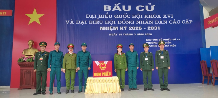 Phường Phú Diễn: Bầu cử diễn ra an toàn, thành công, cử tri đi bỏ phiếu đạt tỷ lệ&nbsp;98,62%- Ảnh 6.