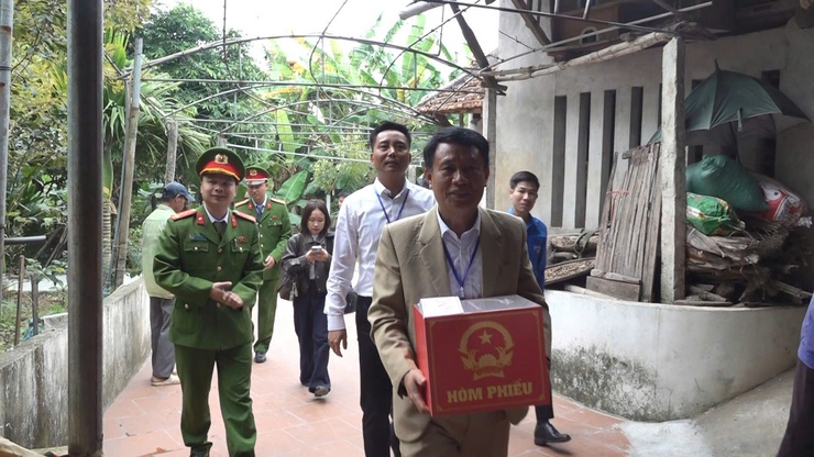 Khu vực bỏ phiếu số 3 - Điểm cầu trực tiếp của Báo và Phát thanh truyền hình Hà Nội.- Ảnh 9.