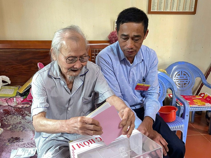 Thanh Oai hoàn thành ngày bầu cử an toàn, dân chủ và đúng quy định- Ảnh 1.