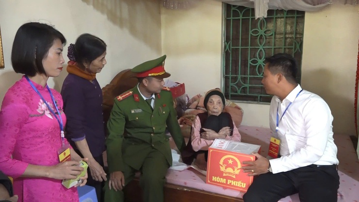 Khu vực bỏ phiếu số 3 - Điểm cầu trực tiếp của Báo và Phát thanh truyền hình Hà Nội.- Ảnh 10.