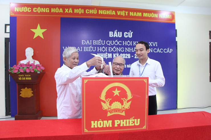 Khu vực bỏ phiếu số 3 - Điểm cầu trực tiếp của Báo và Phát thanh truyền hình Hà Nội.- Ảnh 2.