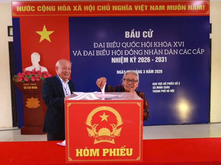 Khu vực bỏ phiếu số 3 - Điểm cầu trực tiếp của Báo và Phát thanh truyền hình Hà Nội.- Ảnh 4.