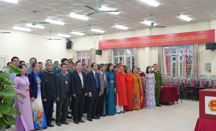 Phường Phú Diễn: Bầu cử diễn ra an toàn, thành công, cử tri đi bỏ phiếu đạt tỷ lệ&nbsp;98,62%- Ảnh 9.