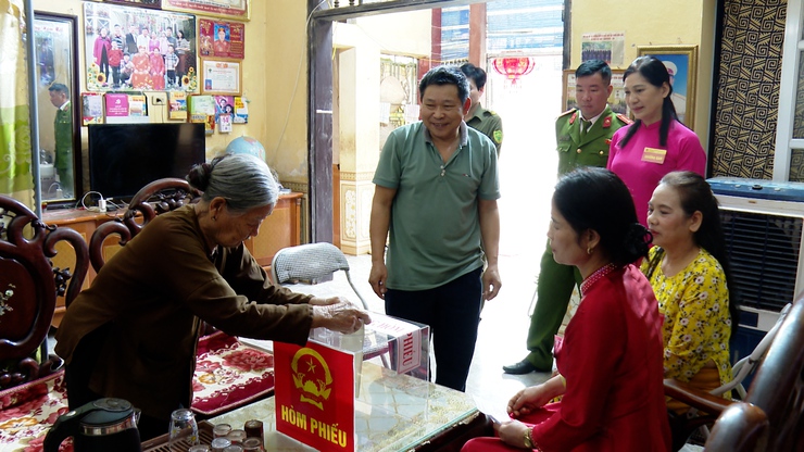 Ứng Hòa: Cuộc bầu cử diễn ra an toàn, tỷ lệ cử tri đi bầu đạt trên 99%- Ảnh 2.