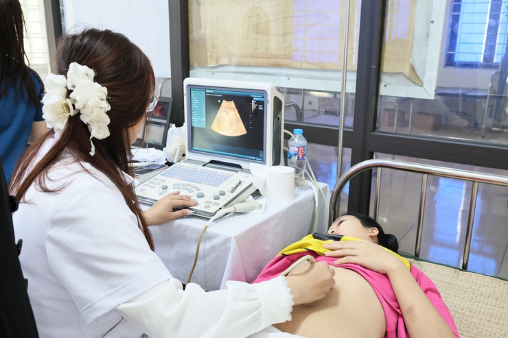 Trạm Y tế xã Quảng Bị tổ chức chiến dịch truyền thông lồng ghép cung cấp dịch vụ chăm sóc sức khỏe sinh sản- Ảnh 2.