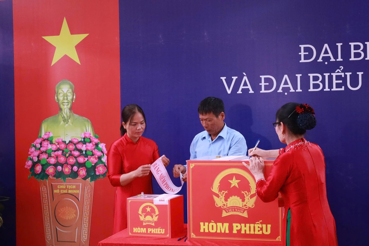 Cử tri xã Minh Châu náo nức đi bầu cử Đại biểu Quốc hội khóa XVI và Đại biểu HĐND các cấp, nhiệm kỳ 2026 - 2031- Ảnh 2.