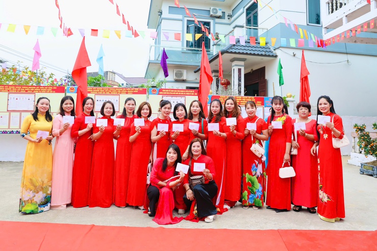 Phụ nữ Phú Nghĩa duyên dáng, rạng rỡ sắc màu cùng tà áo dài trong Ngày hội non sông- Ảnh 8.