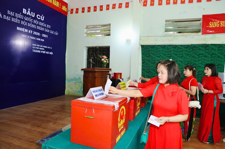 Phụ nữ Phú Nghĩa duyên dáng, rạng rỡ sắc màu cùng tà áo dài trong Ngày hội non sông- Ảnh 5.