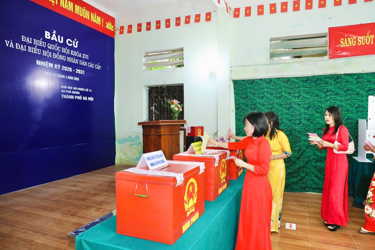 Phụ nữ Phú Nghĩa duyên dáng, rạng rỡ sắc màu cùng tà áo dài trong Ngày hội non sông- Ảnh 6.