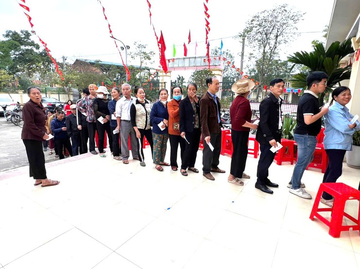 Cử tri xã Đại Xuyên nô nức tham gia bỏ phiếu trong Ngày hội non sông- Ảnh 1.