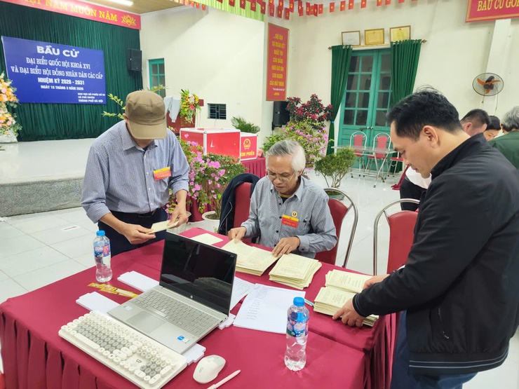 Xã Phú Xuyên: Cuộc bầu cử diễn ra an toàn, tỷ lệ cử tri đi bầu đạt 99,88%- Ảnh 7.